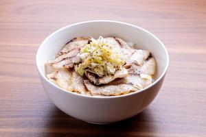 豚カルビ丼
