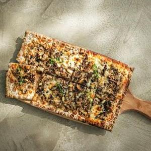 PIZETTA トリュフ香るマッシュルーム Fragrant Truffle Balsamic Mushroom Pizza