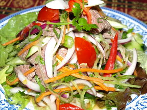 Y-2 牛肉サラダ Beef Salad