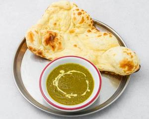 ほうれん草チキンカレー Sag chicken curry Nan set