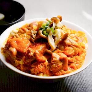 キノコの親子丼(鶏 80g)とお吸い物 Oyako-don with mushrooms (80g chicken) and soup