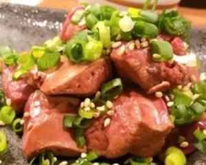白レバー胡麻塩和え