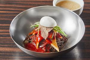 葛ビビン麺