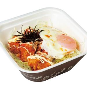 目玉焼きのせからあげ丼弁当