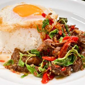 ガパオ ヌア ラーカ Stir Fried Beam Holy Basil with rice