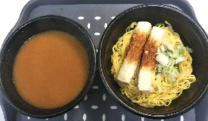味噌ラーメン 竹輪2本のせ