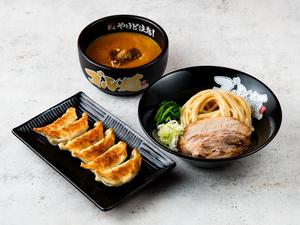つけ麺・餃子セット(チャーシュー1枚・薬味ネギ・ホウレン草・餃子6個)