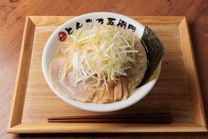 豚骨醤油ネギらーめん