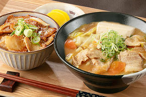 八種具材の豚汁と豚焼肉小丼