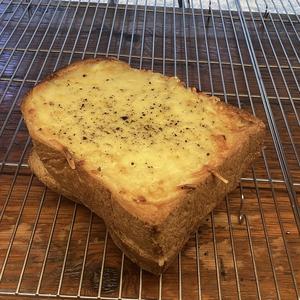 ロースハムと濃厚チェダーチーズのクロックムッシュ