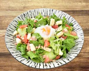 温玉シーザーサラダ Caesar Salad with Soft-Boiled Egg