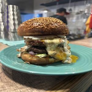 トリュフチーズエッグバーガー Truffe Cheese Burger Single