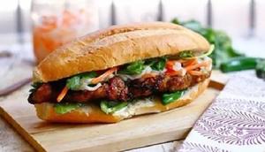 Bnh m tht nng ハムと焼肉バインミー Banh mi (Grilled Pork)
