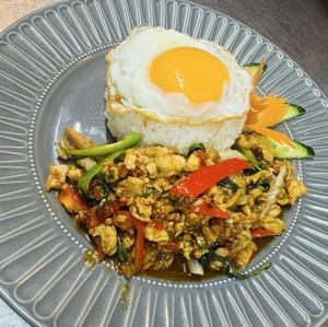 ガパオライス目玉焼き