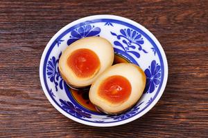 ⑦こだわり油漬け半熟味付け玉子 Seasoned Soft Boiled Okukuji Egg