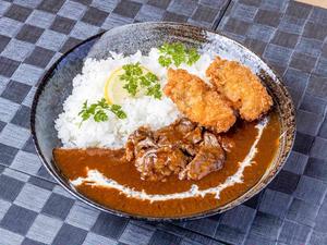 チャンピオン黒毛和牛の牛すじビーフシチューカキフライ2個トッピング(サラダ・ライス付き)