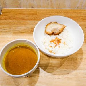 ほうれん草豚骨ポークカレー(フライドオニオン、プルとろ豚バラ肉1枚、ほうれん草)