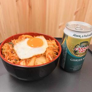 【Coke製品セット】豚キムチ丼ドリンクセット ジンジャエール