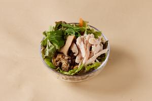 キノコと蒸し鶏のサラダ Mushroom and Steamed Chicken Salad