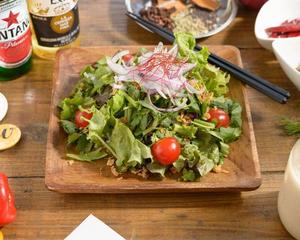 山盛りパクチーサラダ Hearty Coriander Salad