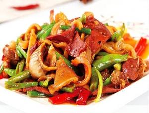 ピリ辛ラムホルモンの炒め(辣炒羊)Stir-fried spicy lamb offal