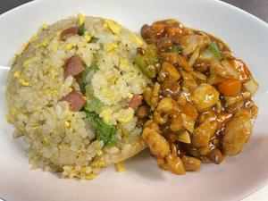 ゴンバオジーディンチャーハン丼(保丁)