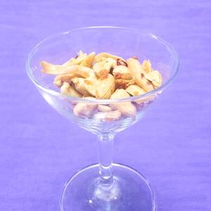 Spicy Garlic Peanuts スパイシーガーリックピーナッツ