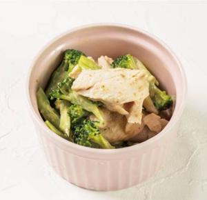 しっとりチキンとブロッコリーの胡麻和え Steamed Chicken Broccoli with Sesame Sauce