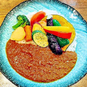 【元祖伊東さんのカレー】オリーブオイルで揚げた素揚げ野菜のカレー