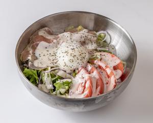 半熟卵のシーザーサラダ