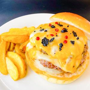 コルビージャックチーズバーガー(フライドポテト付き)