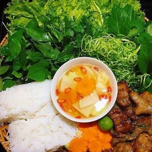 ブンチャー HA NOI の焼き豚肉つけ麺 BUN CHA
