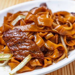 牛肉と野菜の広東風ライスヌードル