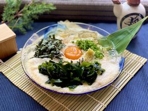 わかめとろろうどん(小)