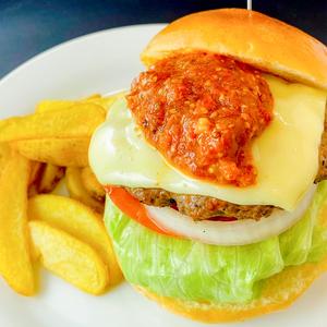 モッツァレラバーガー～南仏プロヴァンスソース添え～(フライドポテト付き)