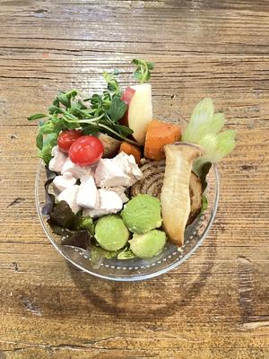 ブッダサラダ アボカドと蒸し鳥胸肉