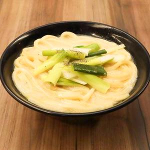 ネギの鶏白湯うどんChicken bese UDON noodle with Topping Green onion