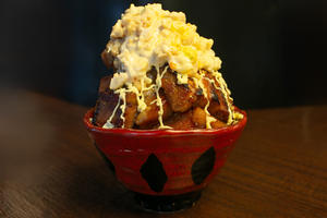 【卵たっぷりタルタルソースのせ】せあぶら豚丼メガ盛り