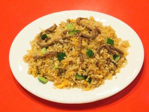 牛肉とキュウリのニンニク炒飯