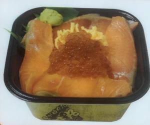 丼丸 サーモンイクラ丼