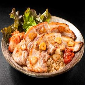 ガーリックサムギョプサル丼【お肉2倍】 Samgyeopsal Rice Bowl with Garlic (Double Portion of Meat)