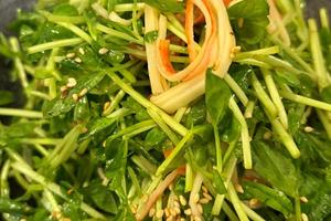 豆苗カニカマサラダ