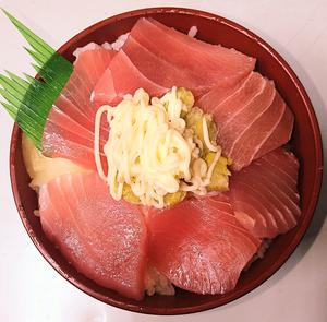 丼丸 まぐろアボカド丼
