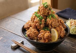 山盛りからあげ丼 (10個・爆盛り) (Mountain Karaage Mega Feast) Large Karaage 10P Rice Bowl