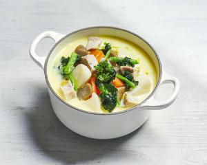 【免疫力アップ】鶏肉と根菜のスープ