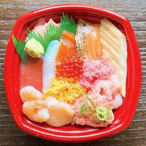 丼丸 海鮮10種の春のちらし丼