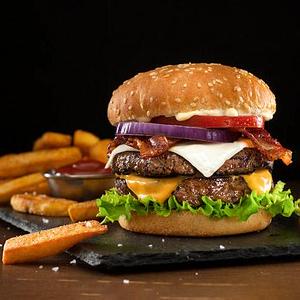 チーズバーガーセット(ポテト、サラダ付)