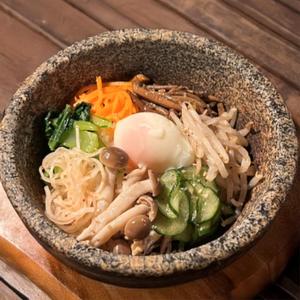 たまごスープ付き自家製コチュジャンと野菜たっぷり7種類のナムルビビンバ