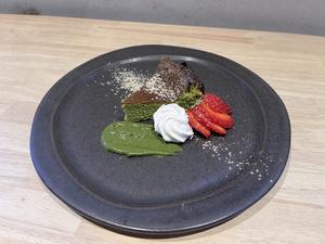 苺と抹茶のチーズケーキ