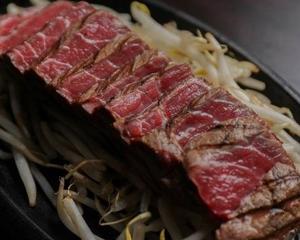 【当店人気No.3！】赤身・モモ肉 300g